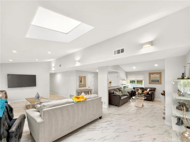 20520 Rhoda, Woodland Hills, CA 91367