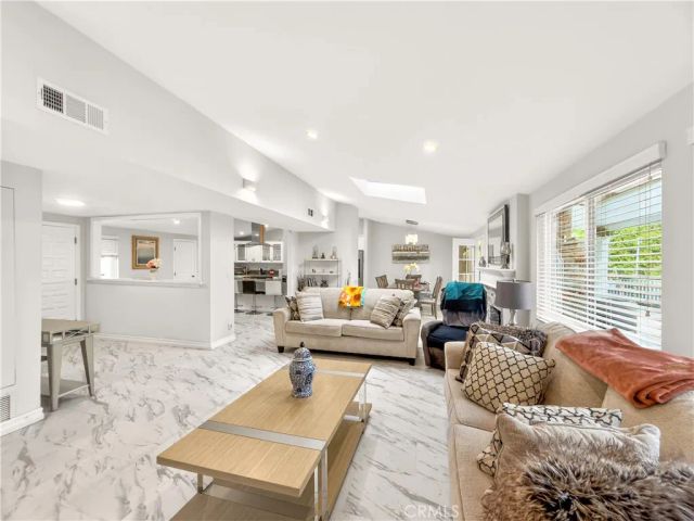 20520 Rhoda, Woodland Hills, CA 91367