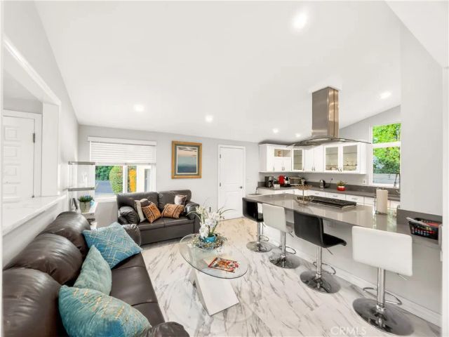 20520 Rhoda, Woodland Hills, CA 91367