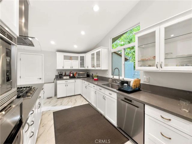 20520 Rhoda, Woodland Hills, CA 91367
