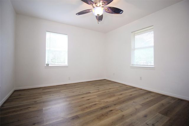 9137 White Oak Drive, Conroe, TX 77384