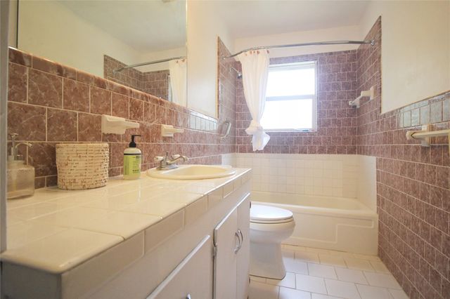 9137 White Oak Drive, Conroe, TX 77384
