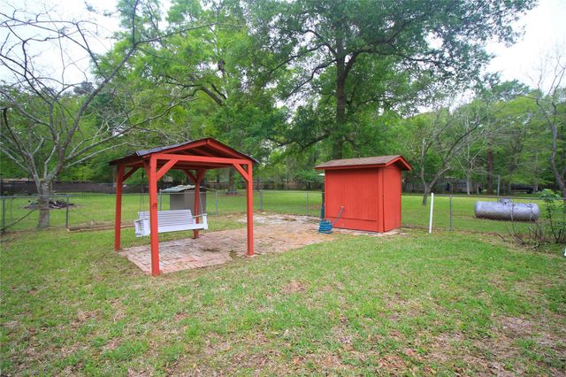 9137 White Oak Drive, Conroe, TX 77384