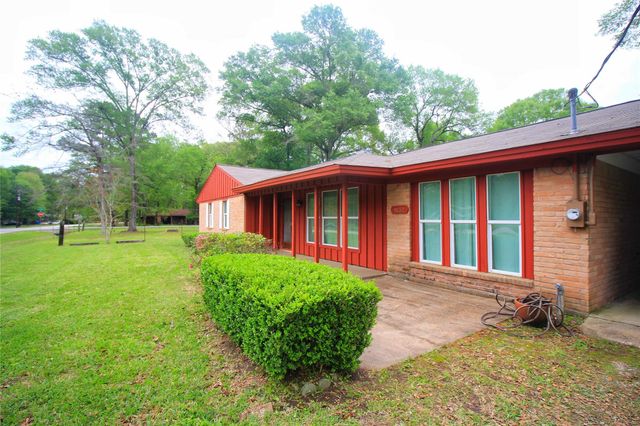 9137 White Oak Drive, Conroe, TX 77384