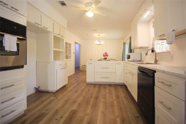 9137 White Oak Drive, Conroe, TX 77384