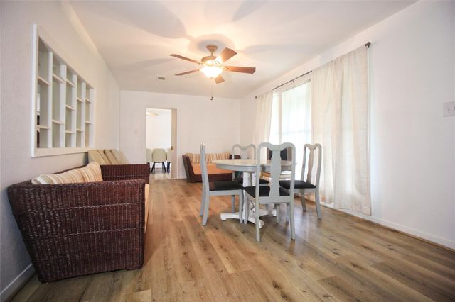 9137 White Oak Drive, Conroe, TX 77384
