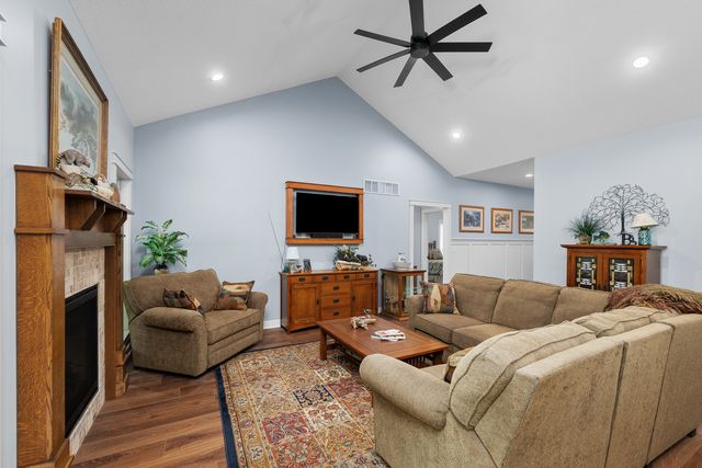 1709 E 6th Street A, Coal Valley, IL 61240