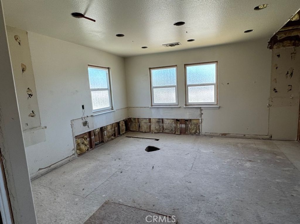 Image 11 of property listing at 11620 187th Street, Artesia, CA 90701