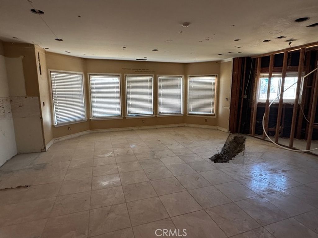 Image 3 of property listing at 11620 187th Street, Artesia, CA 90701