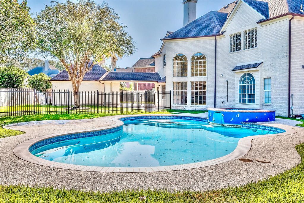 19 Calleston Court, Sugar Land, TX 77479