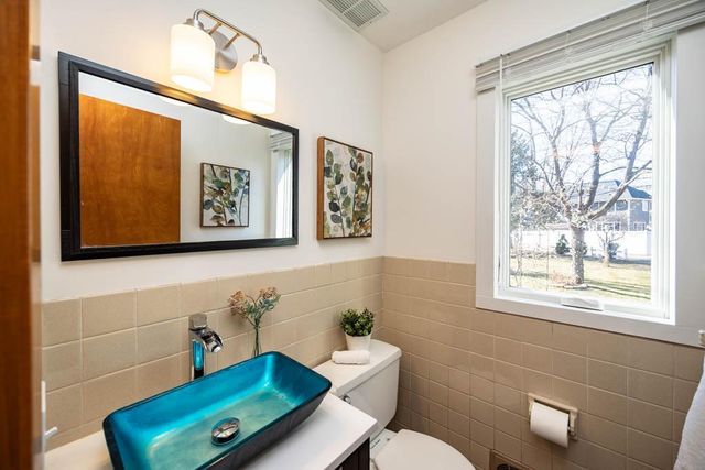 5600 W 70th Street, Edina, MN 55439