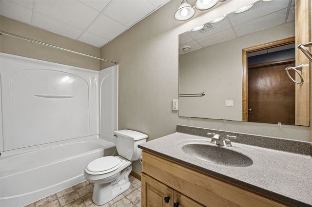2460 Prairie Hill Drive, Marion, IA 52302