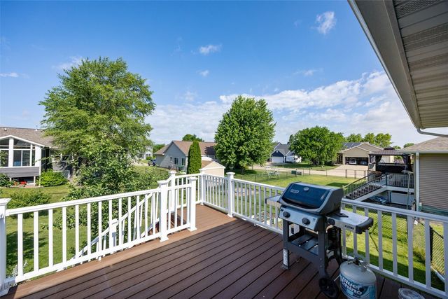 2460 Prairie Hill Drive, Marion, IA 52302