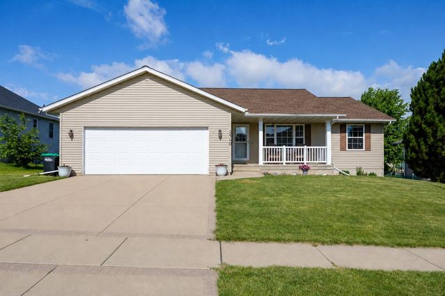2460 Prairie Hill Drive, Marion, IA 52302