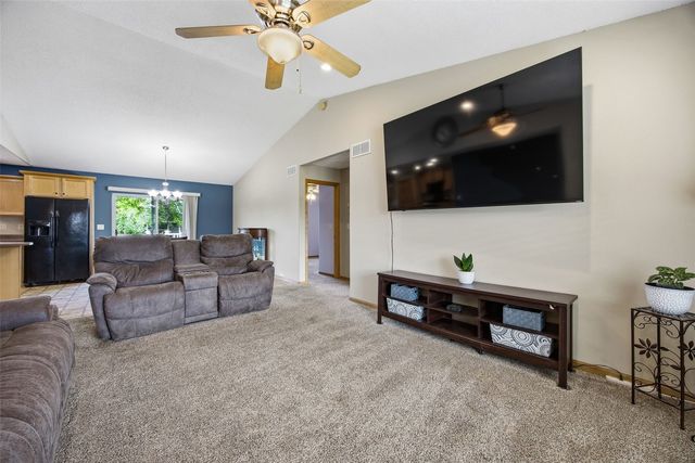 2460 Prairie Hill Drive, Marion, IA 52302