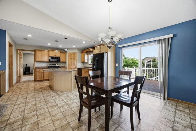 2460 Prairie Hill Drive, Marion, IA 52302