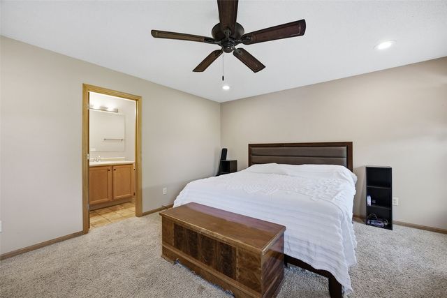 2460 Prairie Hill Drive, Marion, IA 52302