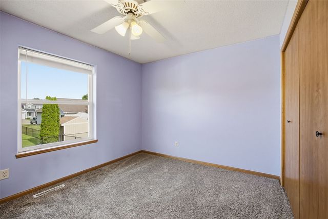 2460 Prairie Hill Drive, Marion, IA 52302