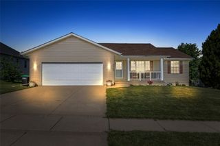 2460 Prairie Hill Drive, Marion, IA 52302