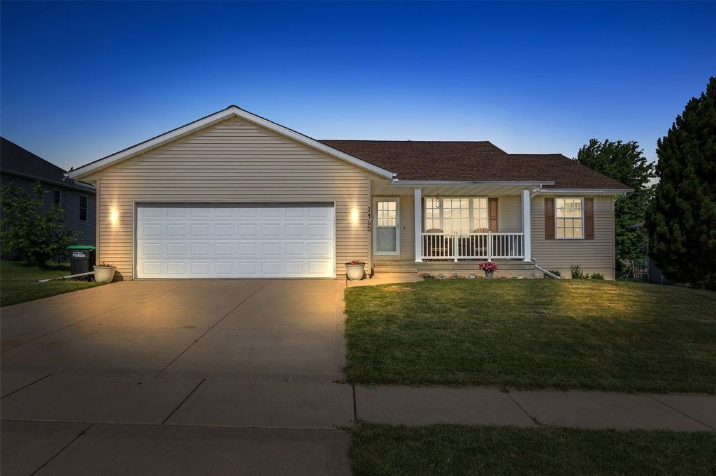 2460 Prairie Hill Drive, Marion, IA 52302