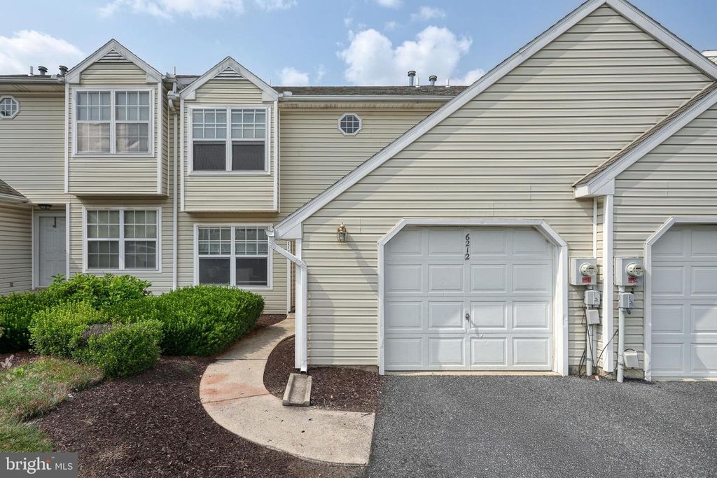 6212 SPRING KNOLL DR, Harrisburg, PA 17111