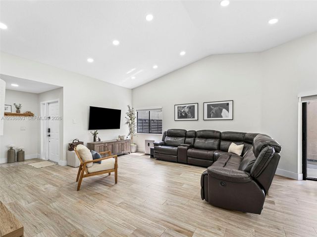 11010 SW 13th Street, Pembroke Pines, FL 33025