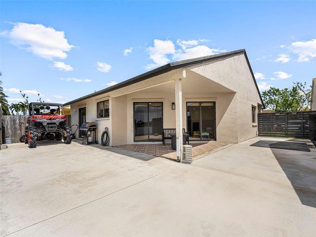11010 SW 13th Street, Pembroke Pines, FL 33025