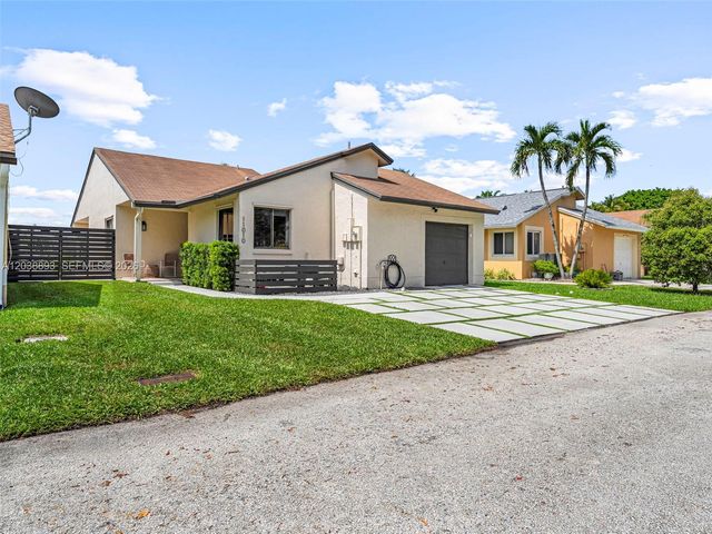 11010 SW 13th Street, Pembroke Pines, FL 33025