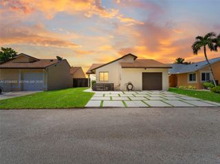11010 SW 13th Street, Pembroke Pines, FL 33025