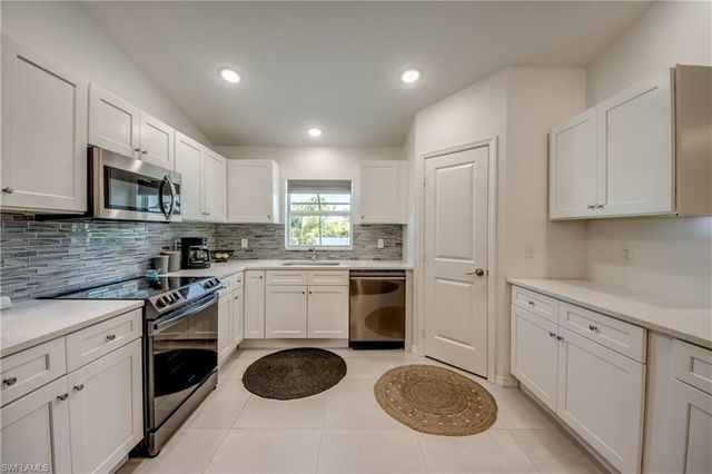 29 SW 21st PL, Cape Coral, FL 33991