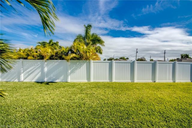 29 SW 21st PL, Cape Coral, FL 33991