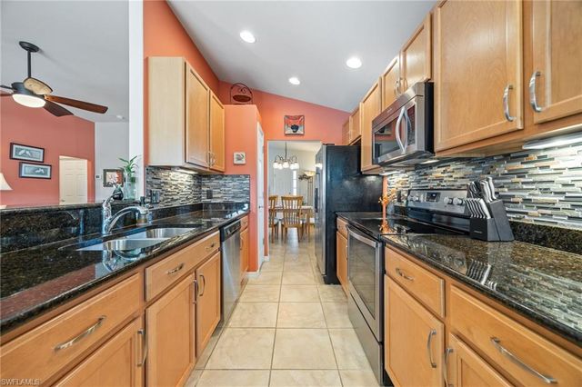 2542 Greendale PL, Cape Coral, FL 33991