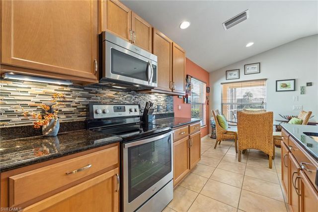 2542 Greendale PL, Cape Coral, FL 33991