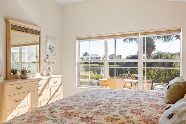 2542 Greendale PL, Cape Coral, FL 33991