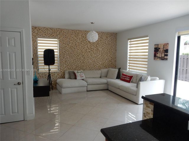 11455 NW 88th Ln, Doral, FL 33178