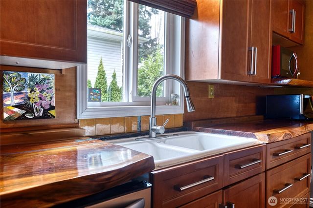 1555 Panorama Drive, Point Roberts, WA 98281