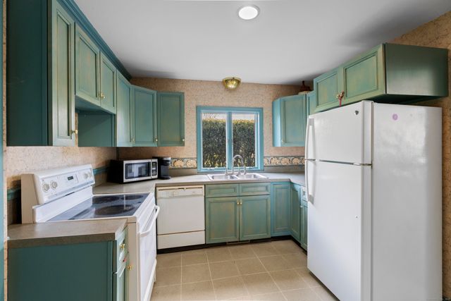 60 Lyme Street, Old Lyme, CT 06371