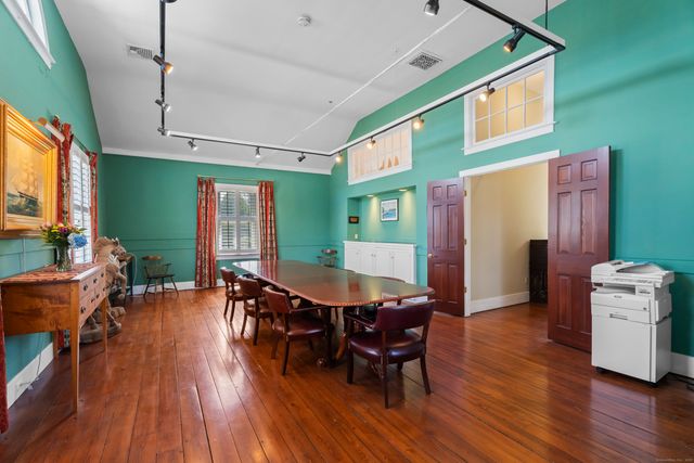 60 Lyme Street, Old Lyme, CT 06371