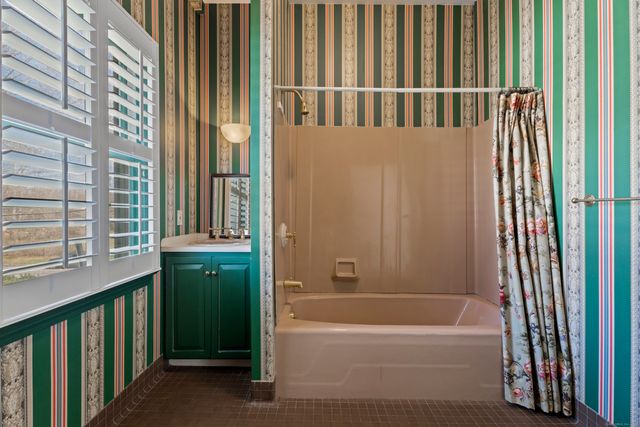 60 Lyme Street, Old Lyme, CT 06371