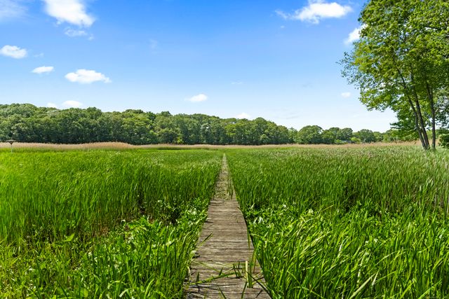 60 Lyme Street, Old Lyme, CT 06371