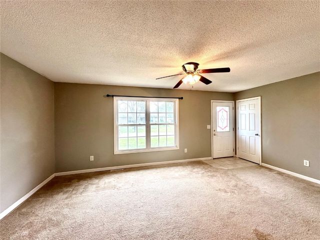 507 Maplewood Drive, Center Point, IA 52213