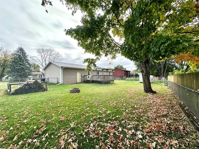 507 Maplewood Drive, Center Point, IA 52213