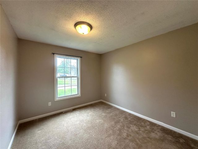 507 Maplewood Drive, Center Point, IA 52213