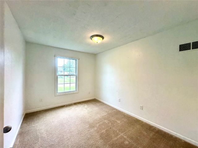 507 Maplewood Drive, Center Point, IA 52213