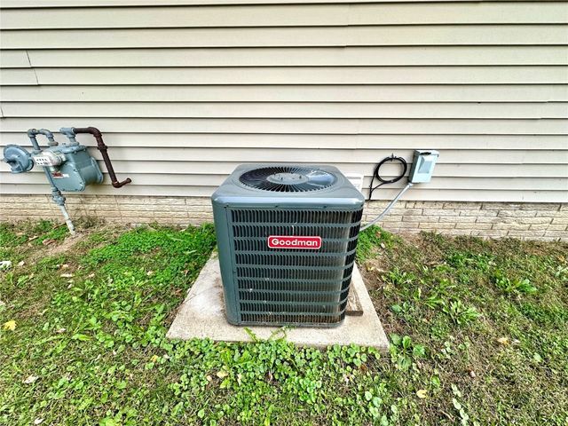 507 Maplewood Drive, Center Point, IA 52213