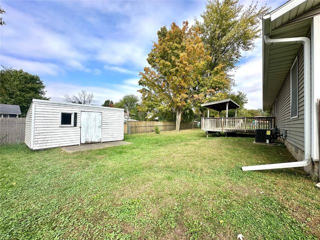 507 Maplewood Drive, Center Point, IA 52213