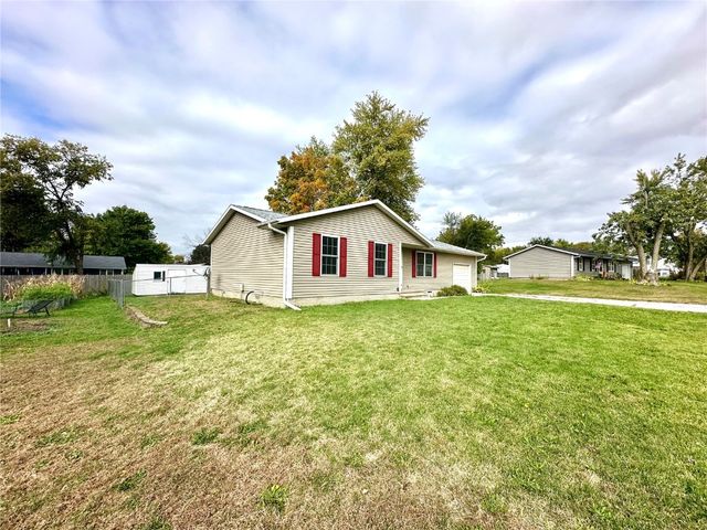 507 Maplewood Drive, Center Point, IA 52213