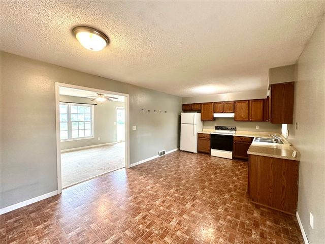 507 Maplewood Drive, Center Point, IA 52213