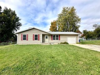 507 Maplewood Drive, Center Point, IA 52213