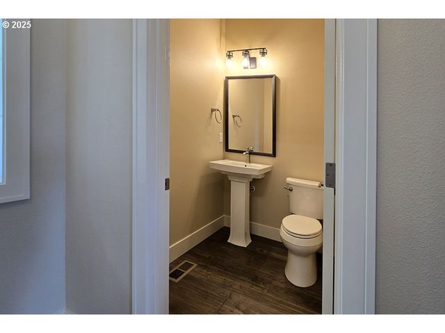 3404 River Heights Dr, Springfield, OR 97477